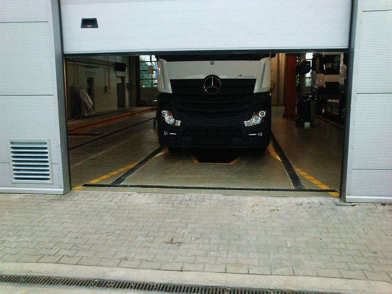 Wbudowanie odwodnienia AS-A100 w aktualnie tworzonym salonie &quot;Mercedes-Benz Sosnowiec&quot; w Będzinie