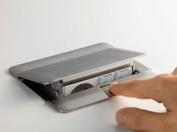 Dzięki zastosowanym nowoczesnym rozwiązaniom, użytkownicy mają łatwy dostęp do wszystkich typów gniazd zasilających i multimedialnych