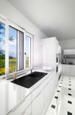 Kuchnia jest jednym z tych pomieszczeń, w którym zastosowanie okna przesuwnego okazuje się pomysłem trafionym w dziesiątkę