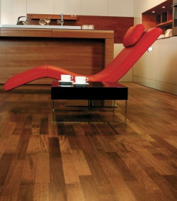 Podłogi z surowców naturalnych „oddychają&quot;, utrzymując w mieszkaniu odpowiedni mikroklimat, m.in. stałą wilgotność powietrza