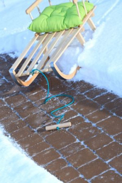 Na przekór zaspom, czyli jak odśnieżać, żeby nie uszkodzić kostki brukowej? - radzi ekspert Polbruk