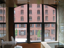 W budynku tym zastosowano taki sam system MB-SE80 SG, który umożliwia konstruowanie lekkich ścian osłonowych