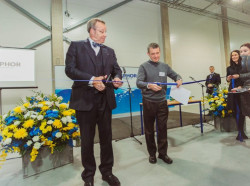 Symboliczną wstęgę w zakładzie przeciął sam prezydent Estonii Toomas Hendrik Ilves