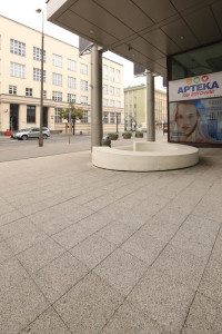 Płukana struktura kostki stworzyła bezpieczną nawierzchnię Fot. Polbruk