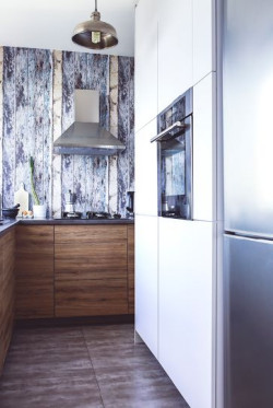 Blogerka urządzając kuchnię w swoim mieszkaniu blat Stal Hartowana, połączyła z frontami w dekorze Dziki Dąb Tabac