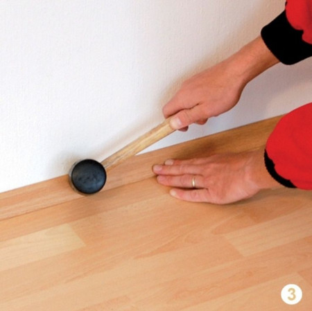 Jak przykleić listwę podłogową? - radzi SOUDAL