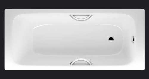 Obszerne wnętrze i płaskie dno wanny