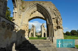 Dzięki kasetom Opti-myst paleniska opactwa ożyły, migocząc ogniem jak za czasów świetności budowli.