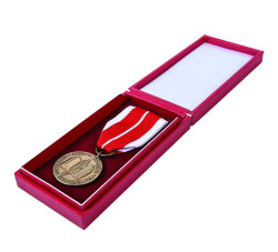 Ryszard Florek prezes FAKRO odznaczony medalem KEN