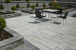 Nawierzchnie ogrodowe 2015 przedstawia Bruk-Bet