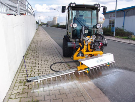 Ciągnik komunalny MIC 84 Kärcher – nagrodzona Złotym Medalem MTP 2014