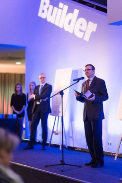 Polbruk Urbanika z tytułem i statuetką TopBuilder 2015