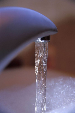 Jak oszczędzać wodę w przestrzeni domowej? - radzi Grupa Armatura