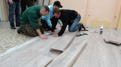  Kronopol: Podłoga Mistrzów w lubanickiej podstawówce