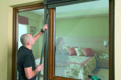 FAKRO radzi, jak zamontować markizę pionową VMZ Solar