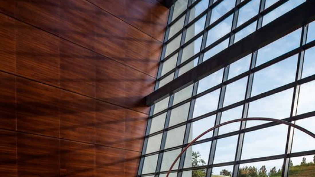 Szkło SunGuard SuperNeutral firmy Guardian w centrach hotelowo-konferencyjnych