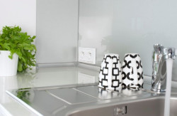 Zaletą listwy przyblatowej jest m.in. jej estetyczne wykonanie  oraz szeroka gama kolorystyczna