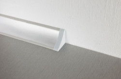 Listwa przyblatowa z serii Rainbow ma dodatkowe akcesoria w postaci narożnika oraz zakończeń