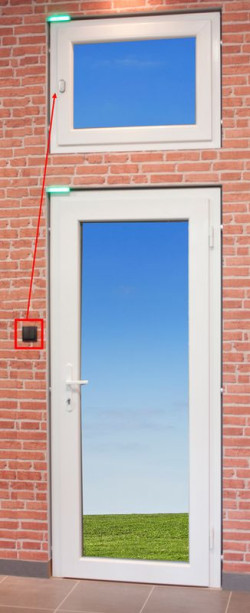 Okno z napędem okiennym E-Tec Drive wygodnie otworzymy przyciskiem naściennym lub pilotem.  Foto Roto