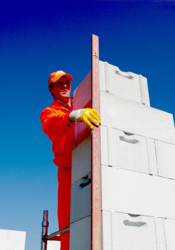 Radzi Bruk-Bet: jak wznieść ścianę jednowarstwową z betonu komórkowego Termalica