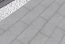 Tu królują biel i natura – inspiracje ogrodami Skandynawii przedstawia Polbruk