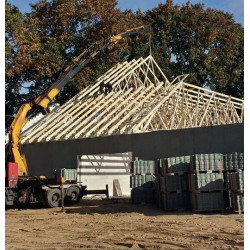 Wiązary dachowe na budynku handlowo-usługowym