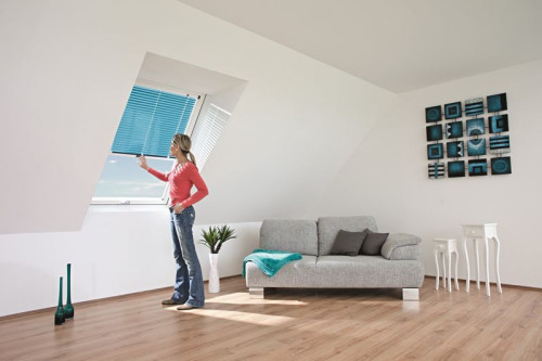 Jakie akcesoria okienne pomogą ochronić poddasze przed upałem? - radzi Roto