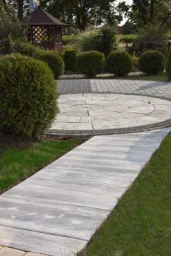 Przydomowy taras? Naturalnie z Deską i Parkietem Ogrodowym Bruk-Bet