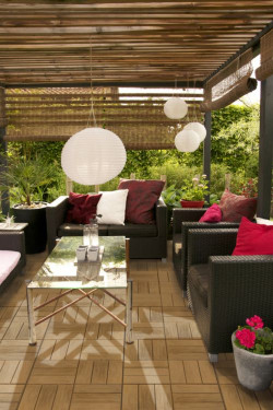 Przydomowy taras? Naturalnie z Deską i Parkietem Ogrodowym Bruk-Bet