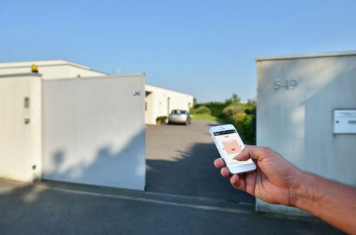 Somfy z promocją na TaHomę i napędy do bram