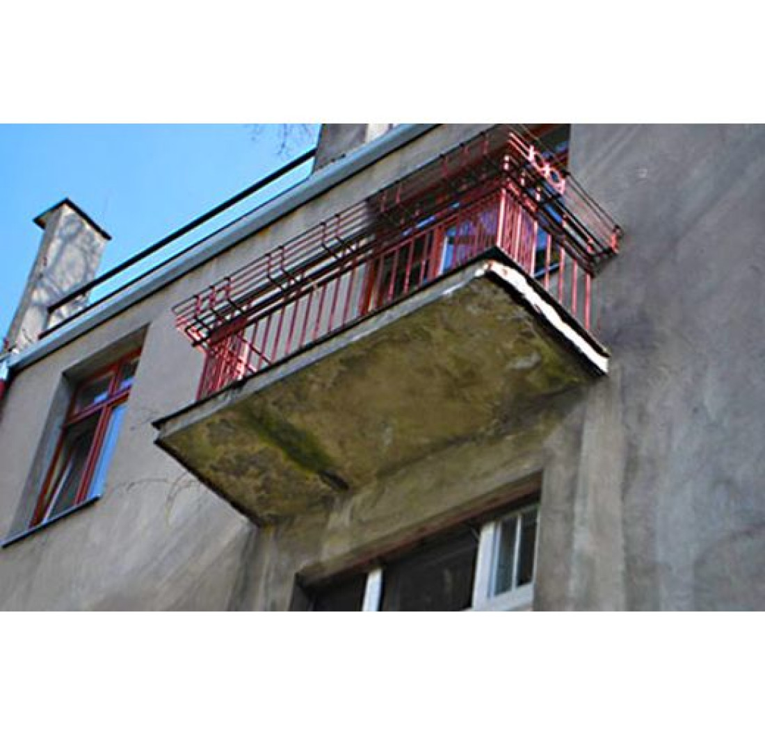 Renowacja balkonu, który oszpeca elewację i powoduje zawilgocenie wewnątrz budynku