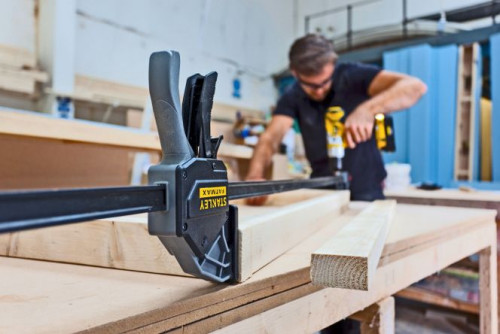 Nowe ściski stolarskie STANLEY trzymają mocniej i dłużej