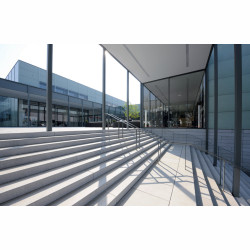 Efektowne okładziny schodowe z terazzo