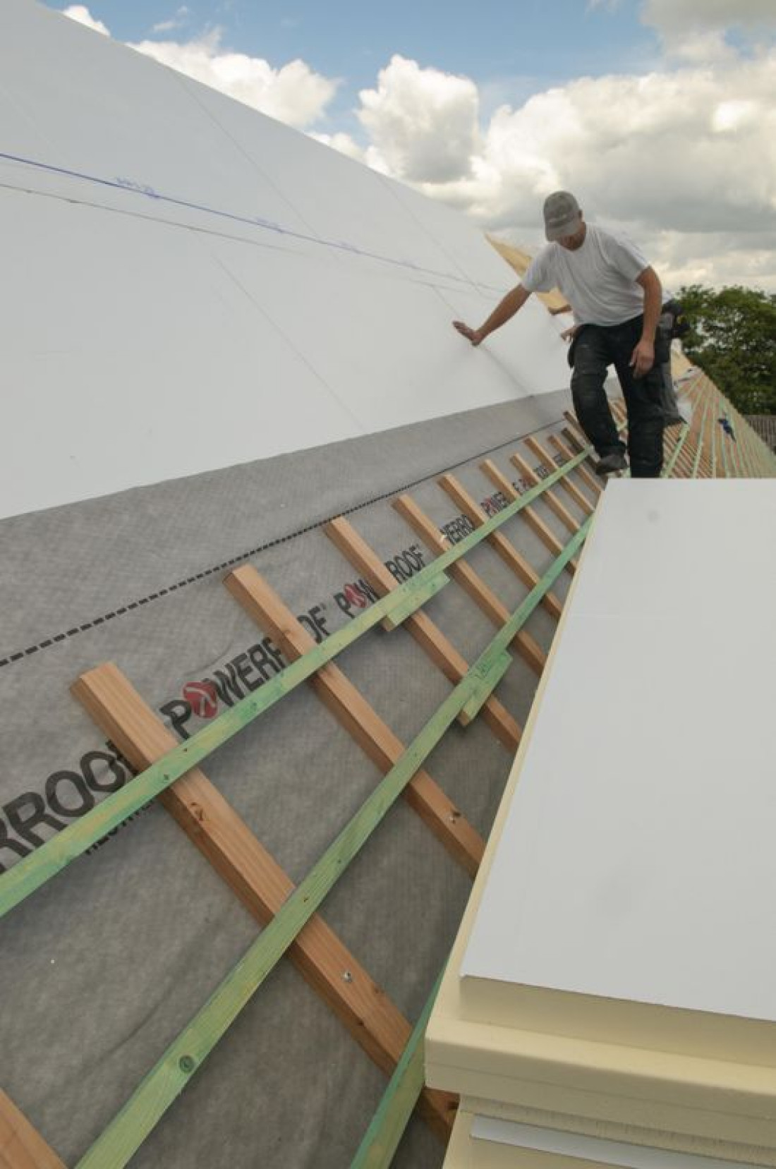 Recticel: Izolacja dachu POWERROOF - termomodernizacja budynków od podłóg aż po dach