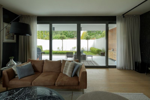 Drzwi przesuwne Patio HST, pomysł na salon-ogród - prezentuje MS więcej niż OKNA