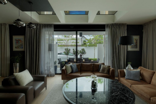 Drzwi przesuwne Patio HST, pomysł na salon-ogród - prezentuje MS więcej niż OKNA