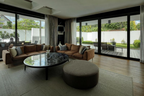 Drzwi przesuwne Patio HST, pomysł na salon-ogród - prezentuje MS więcej niż OKNA