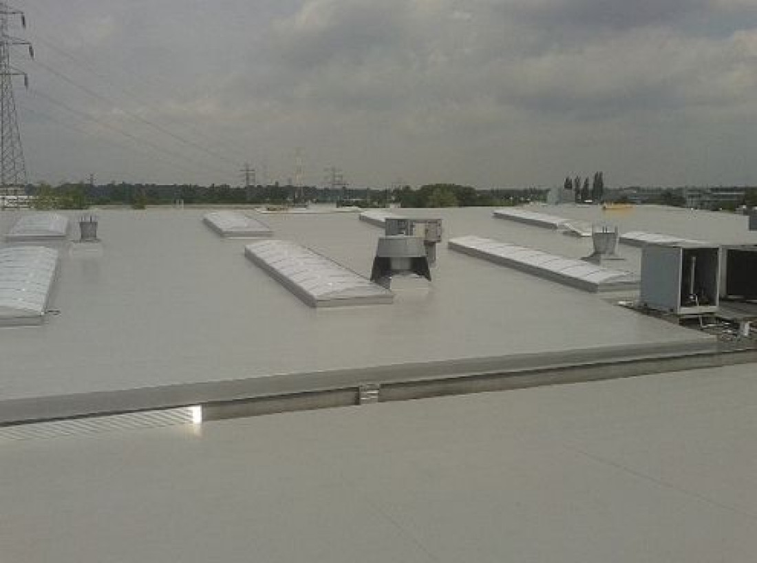 MCM Project remontuje dach hali stalowej Guala Closures DGS Poland S.A.