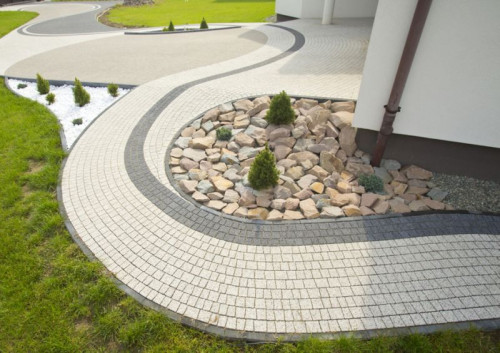 Bruk-Bet o roli kontrastów w projektowaniu ogrodowej przestrzeni