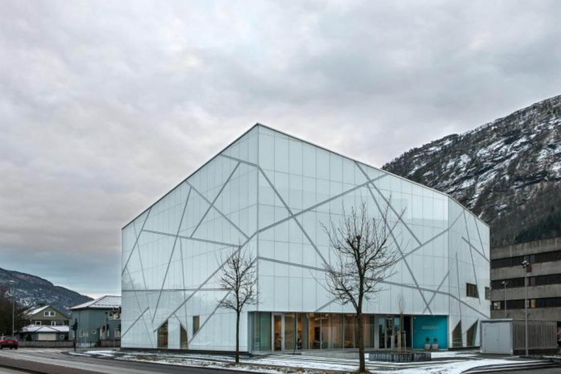 Na podobieństwo lodowca - muzeum sztuki Sogn & Fjordane z elewacją StoVentec Glass