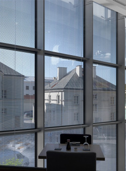 Inteligentne żaluzje chroniące przed słońcem fot. Pilkington Polska