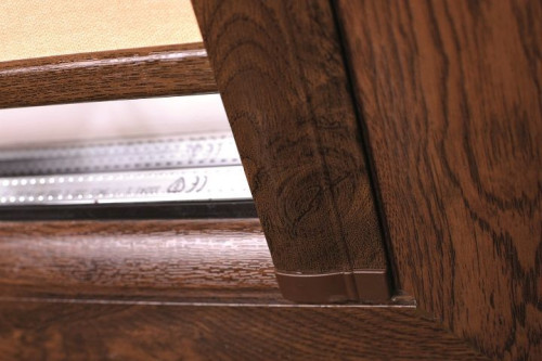 Aluminiowe kasety są oferowane w kolorach standardowych do okien z PVC - biały, brąz, antracyt