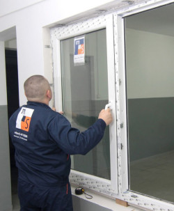 Montaż skrzydeł okiennych