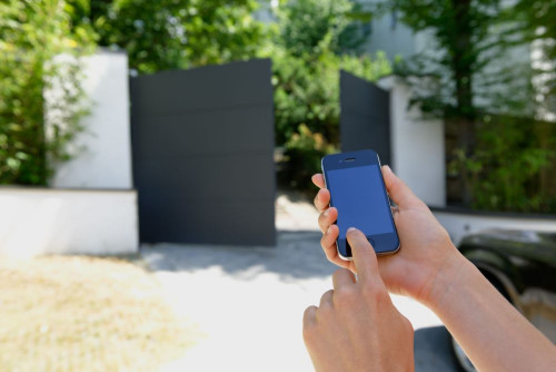 Ponadto można bramę wyposażyć w moduły do otwieranie za pomocą sygnału GSM