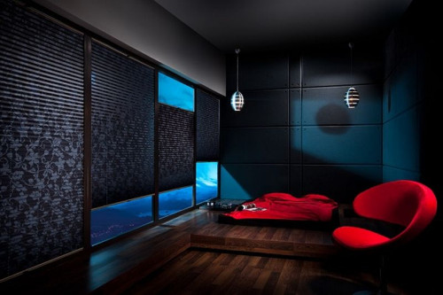 Kontrast tonalny uzyskuje się dzięki zestawieniu barwy najjaśniejszej z najciemniejszą: bieli z czernią, filetem lub granatem albo czerni z żółcią