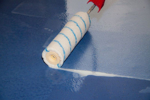 RZ Turbo Protect Plus jest matowy i tworzy niewrażliwą na zarysowania i ślady po obuwiu powierzchnię