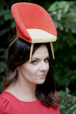 DESIGN DLA ZWIERZĄT, to akcja charytatywna, której pomysłodawcą i organizatorem jest dr Krystyna Łuczak-Surówka, historyk i krytyk designu