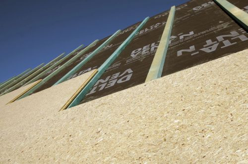 Wykorzystywana jest przy tworzeniu wewnętrznego i zewnętrznego poszycia dachu