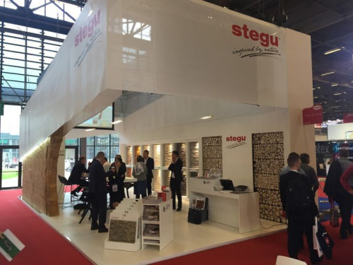 Hitem okazały się okładziny imitujące drewno, a w szczególności nowość - płytka elewacyjna Timber