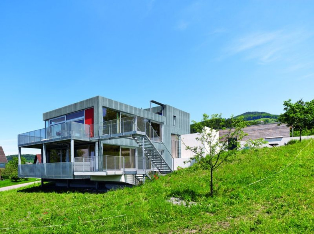 Dom jednorodzinny w Austrii z perforowaną blachą RHEINZINK na elewacji